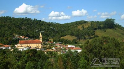 vista-geral-de-desterro-do-melo-foto-januario-basílio-vertentes-das-gerais-678x381.jpg